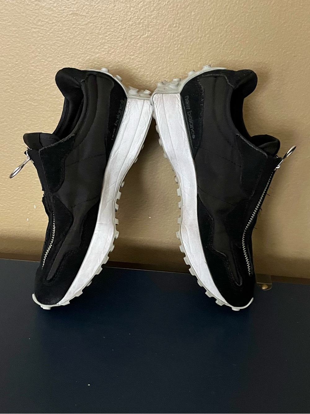 NEW BALANCE 327 Zipper Casual Womens Sneakers Shoes size 7.5 Black Silver zipper - Picture 9 of 13
